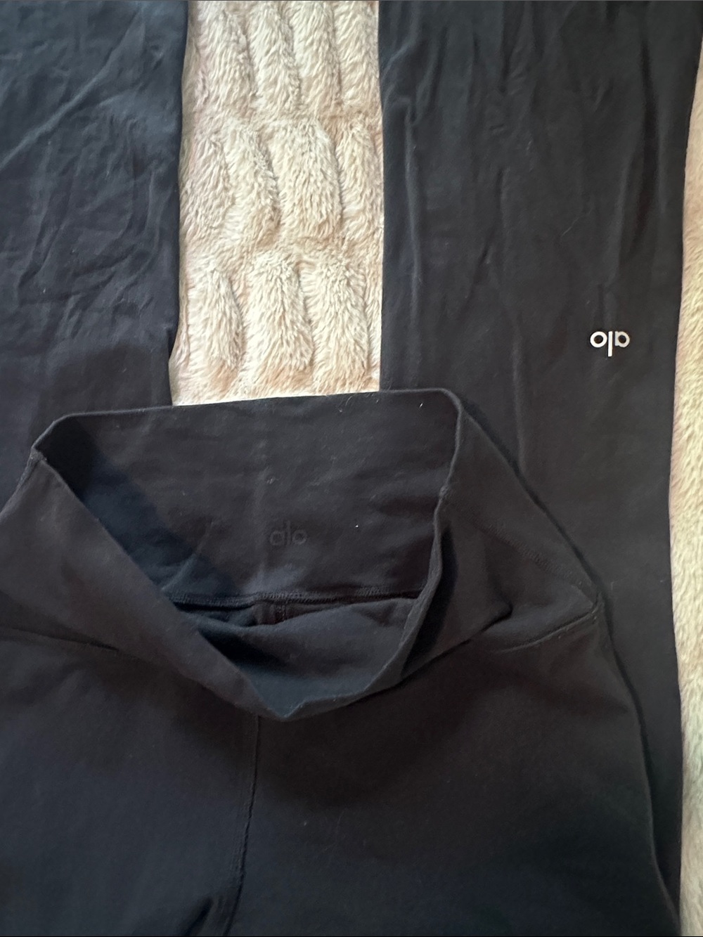 Alo Yoga Airbrush Black Flare Yoga Pants - Women Medium - Picture 4 of 5